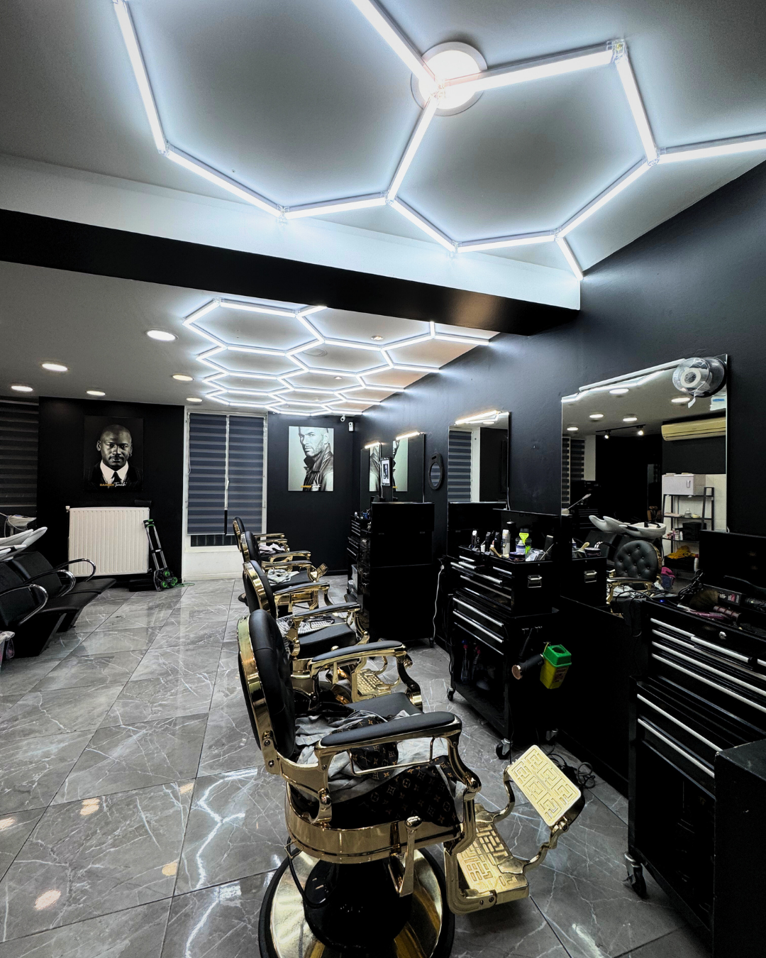 Éclairage plafond LED hexagonal pour intérieur moderne ou espace professionnel