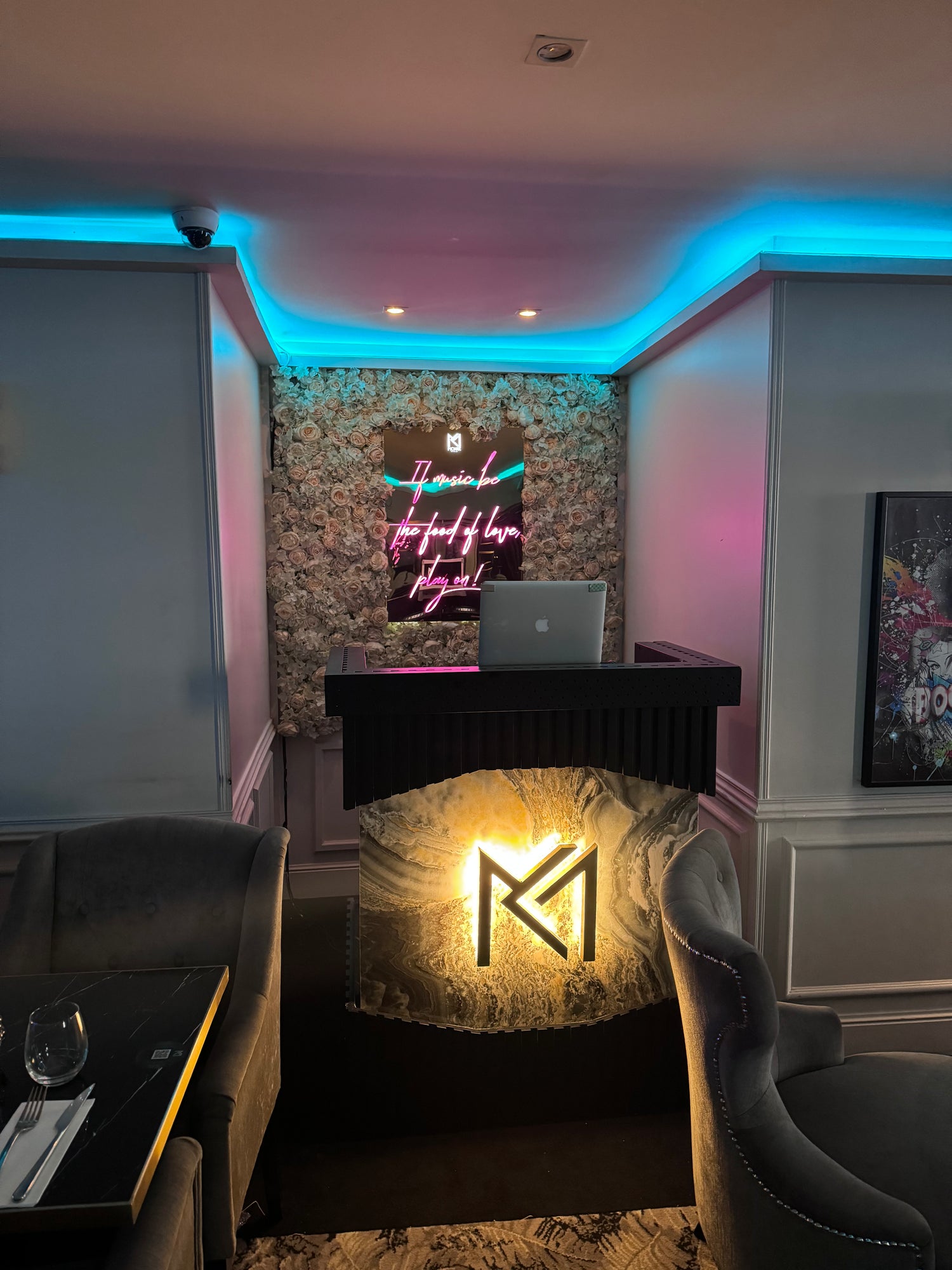 Ruban LED en différentes tailles et couleurs, idéal pour l'éclairage intérieur ou extérieur
